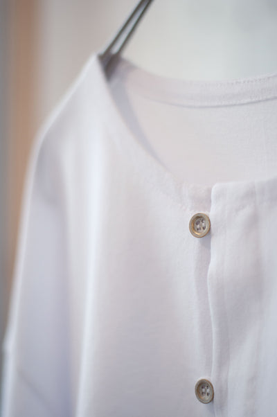 "the pusher" brass button henley - white