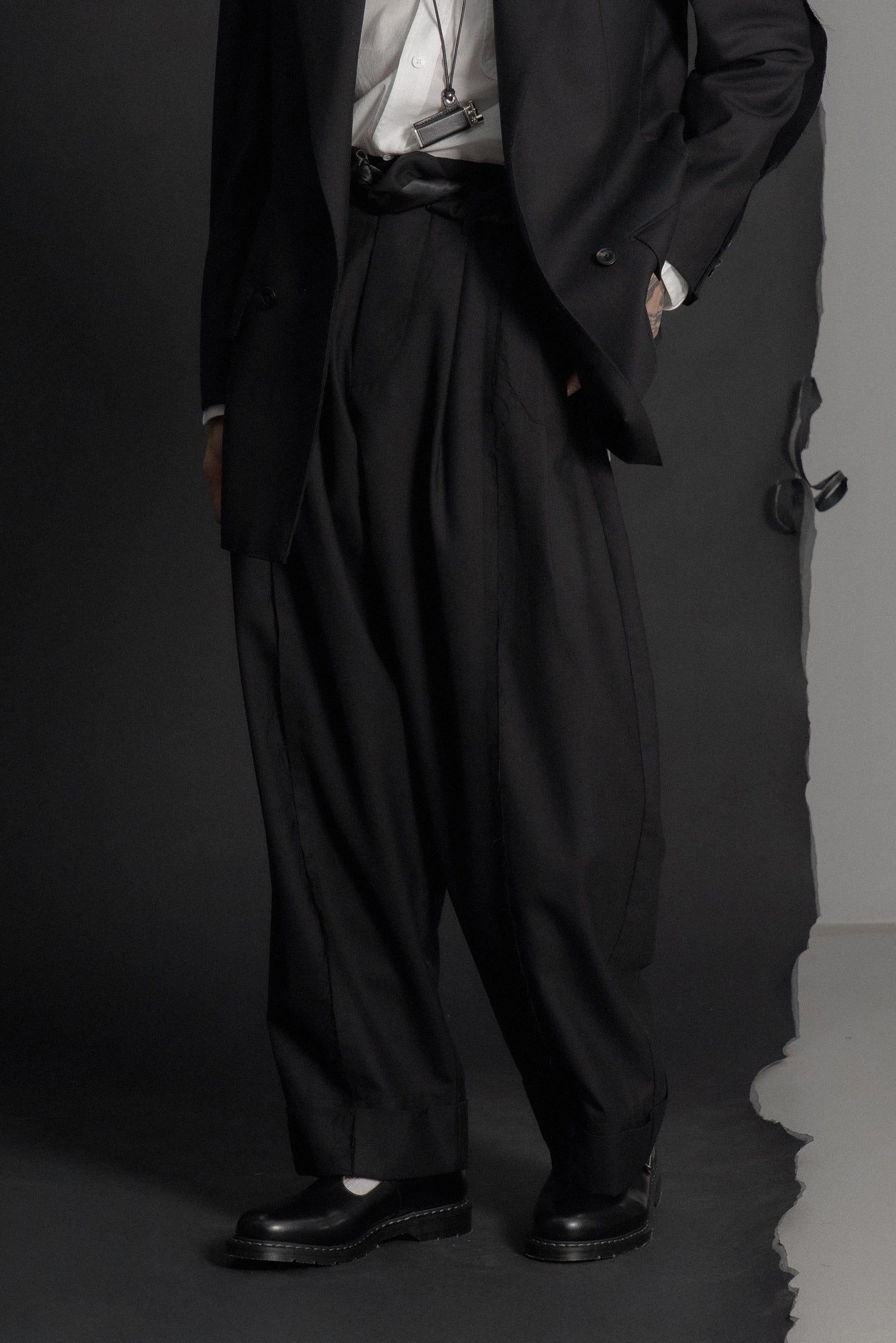 The Frayed Trousers - Black