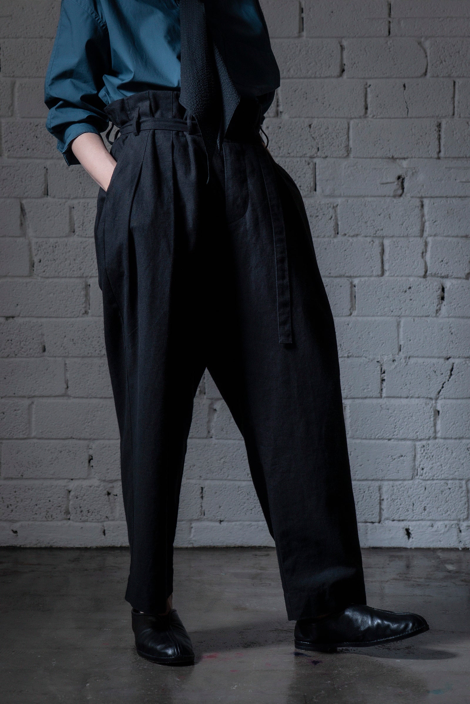The Belted Hollywood Trousers - Black