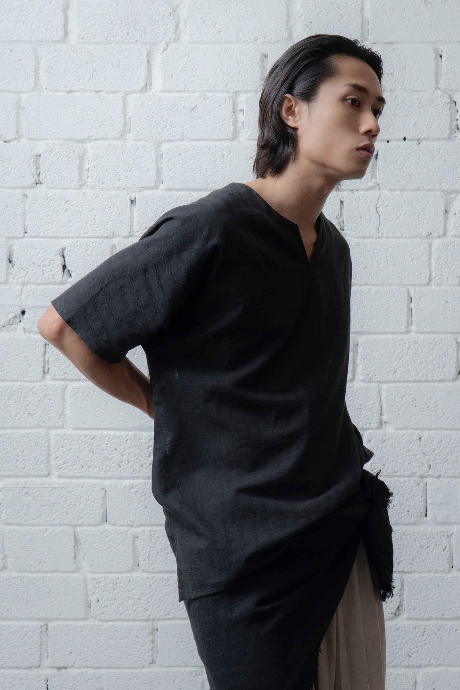 The Split Neck Top - Black