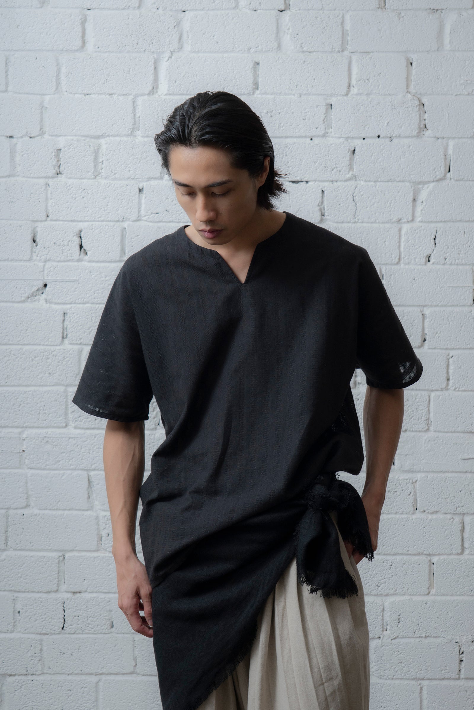 The Split Neck Top - Black