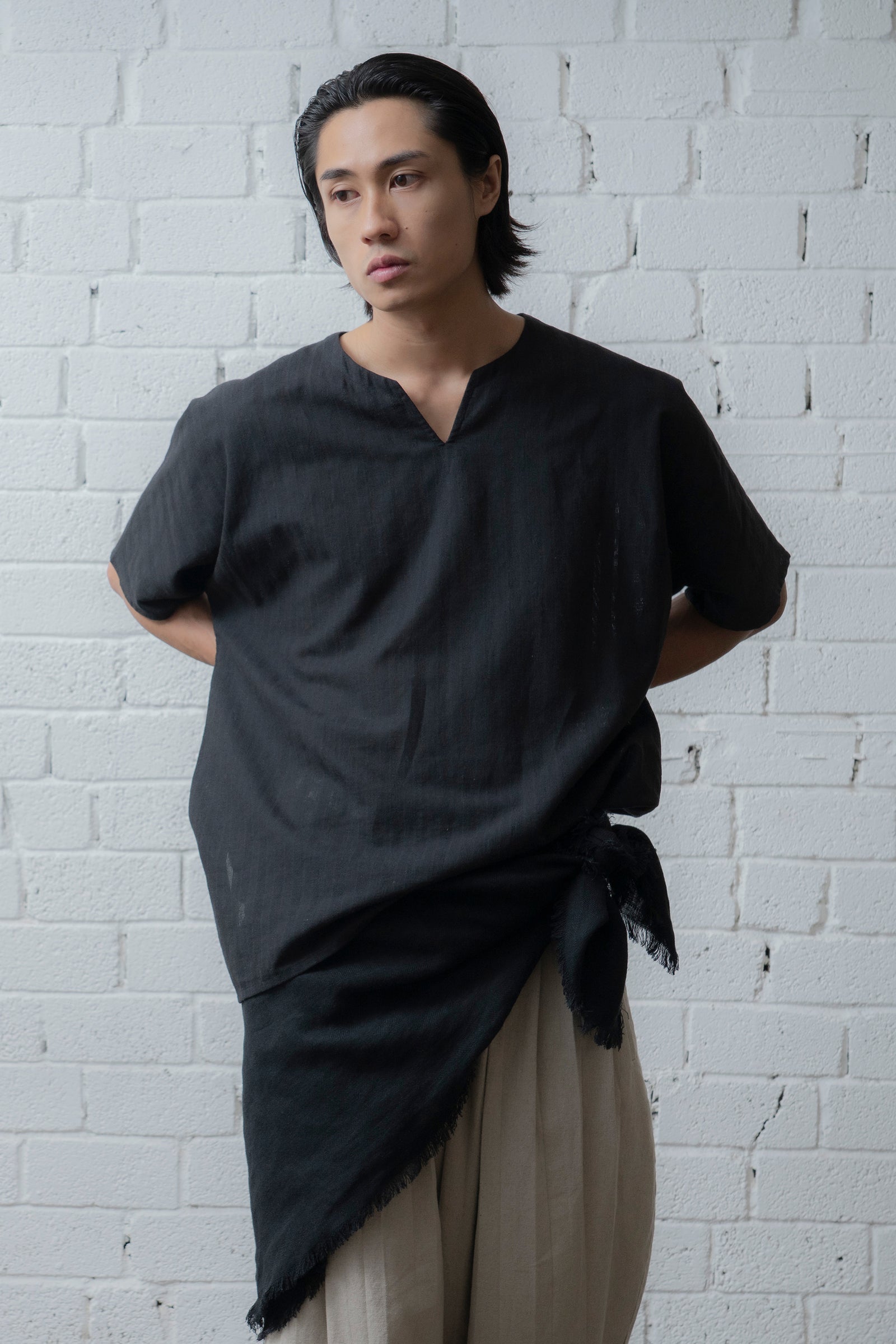 The Split Neck Top - Black