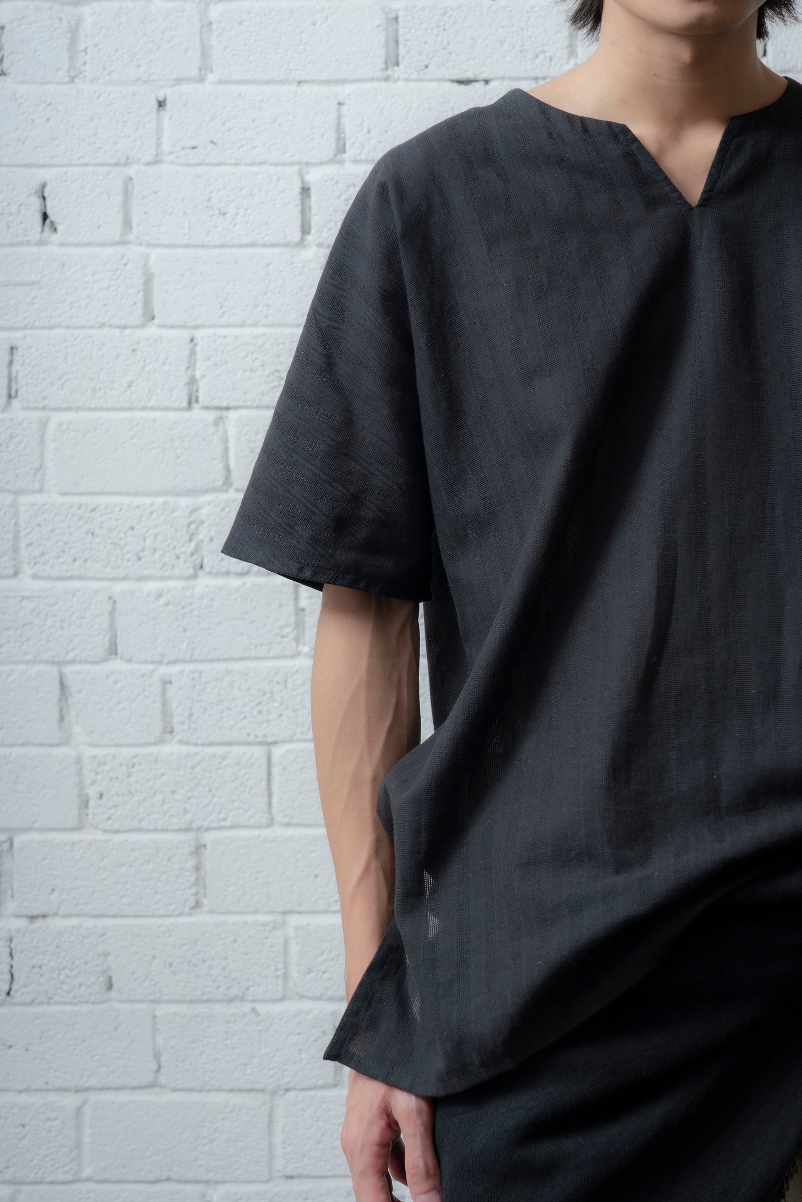 The Split Neck Top - Black