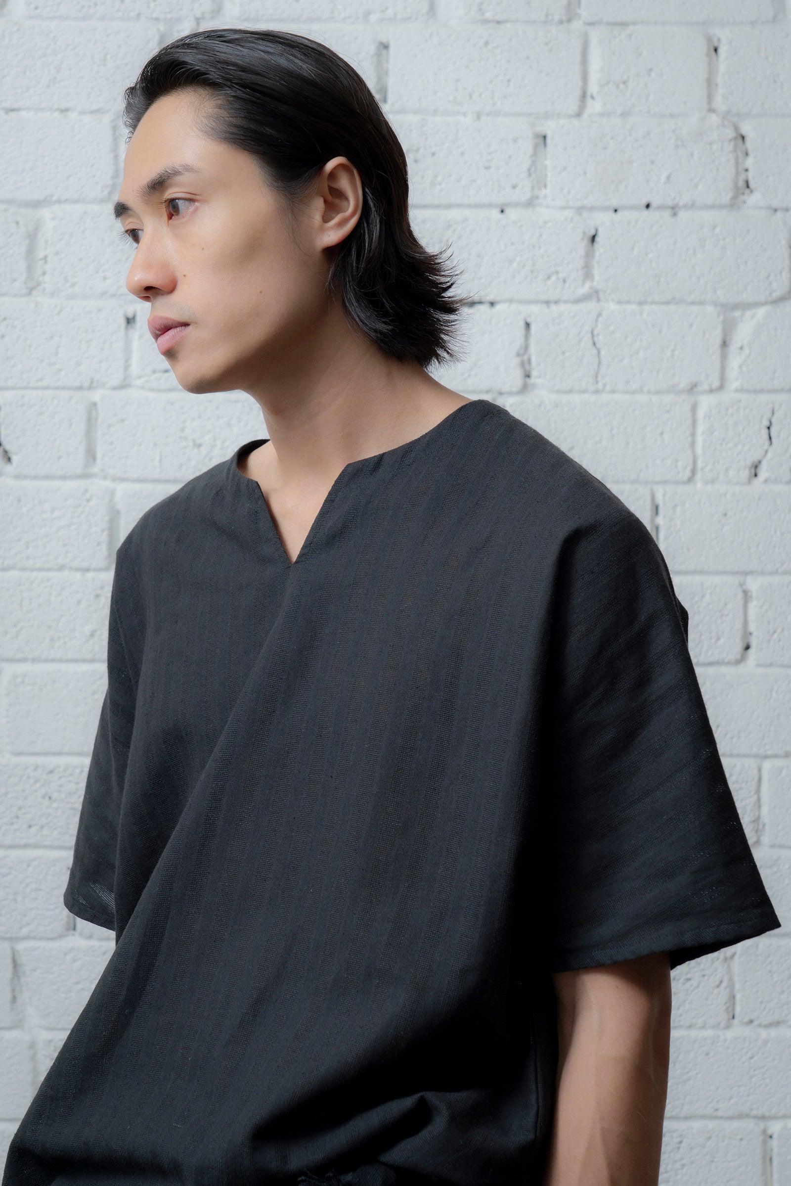 The Split Neck Top - Black
