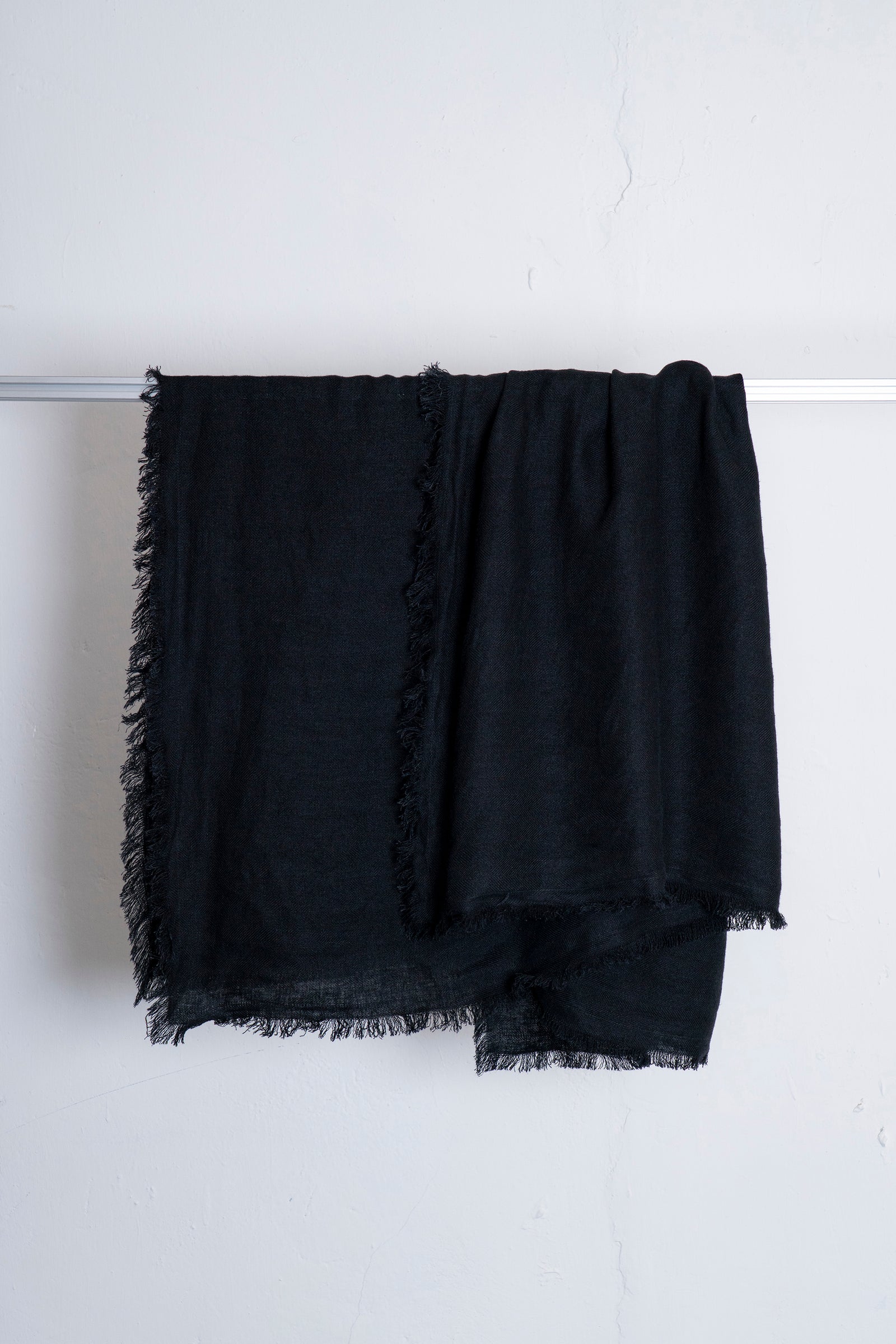 The Linen Scarf - Black