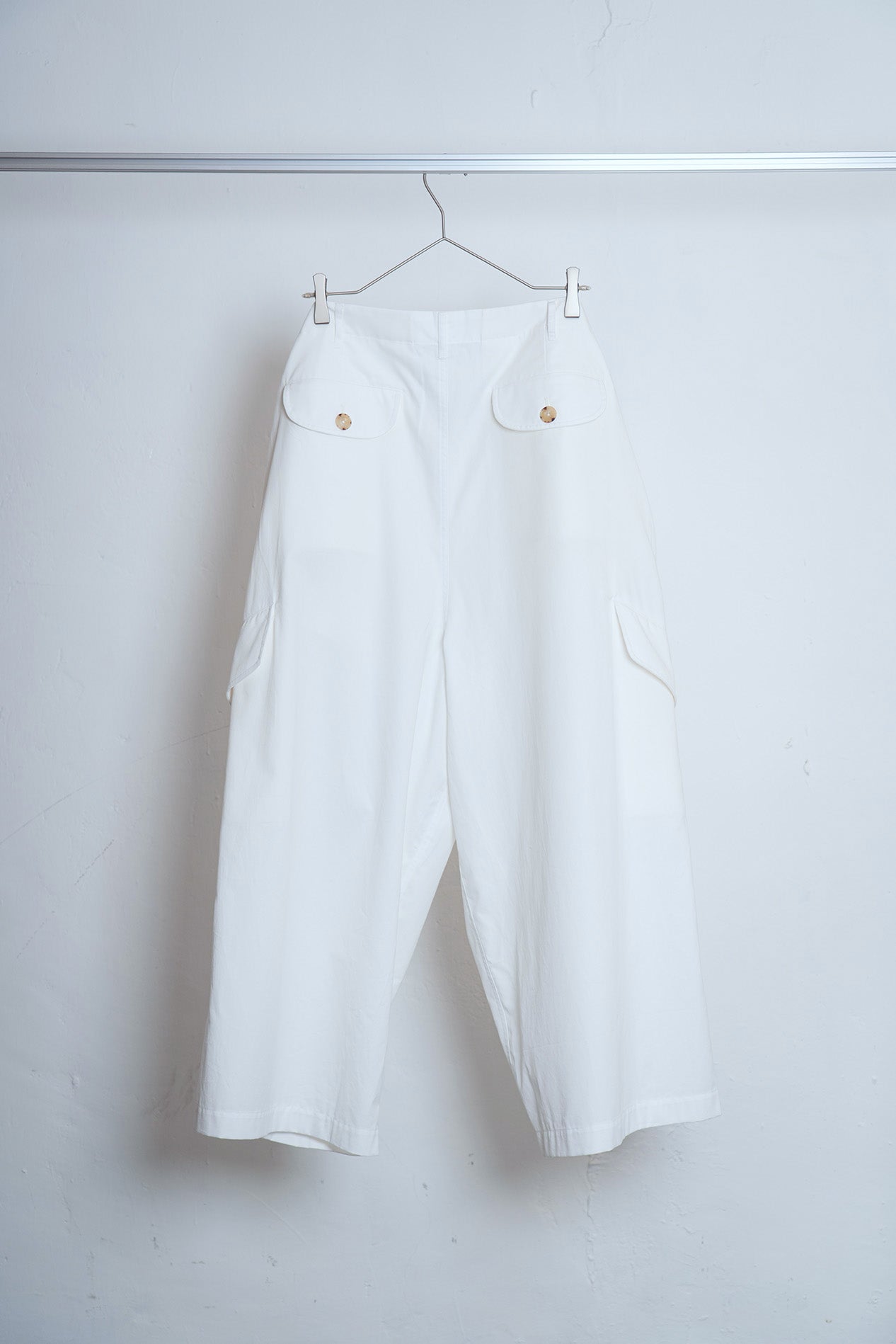The Cargo - White