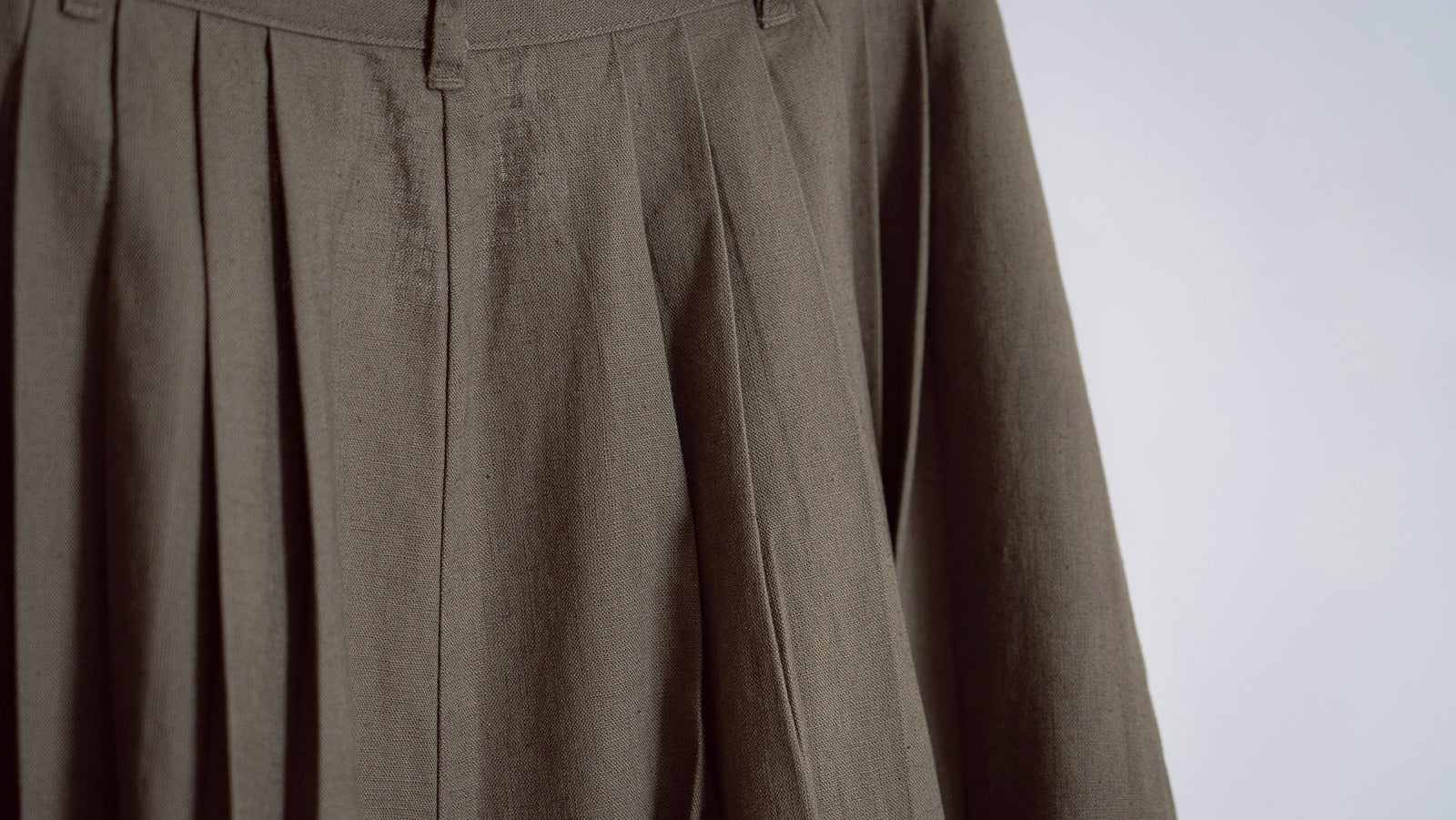The Pleaty Trousers - Khaki