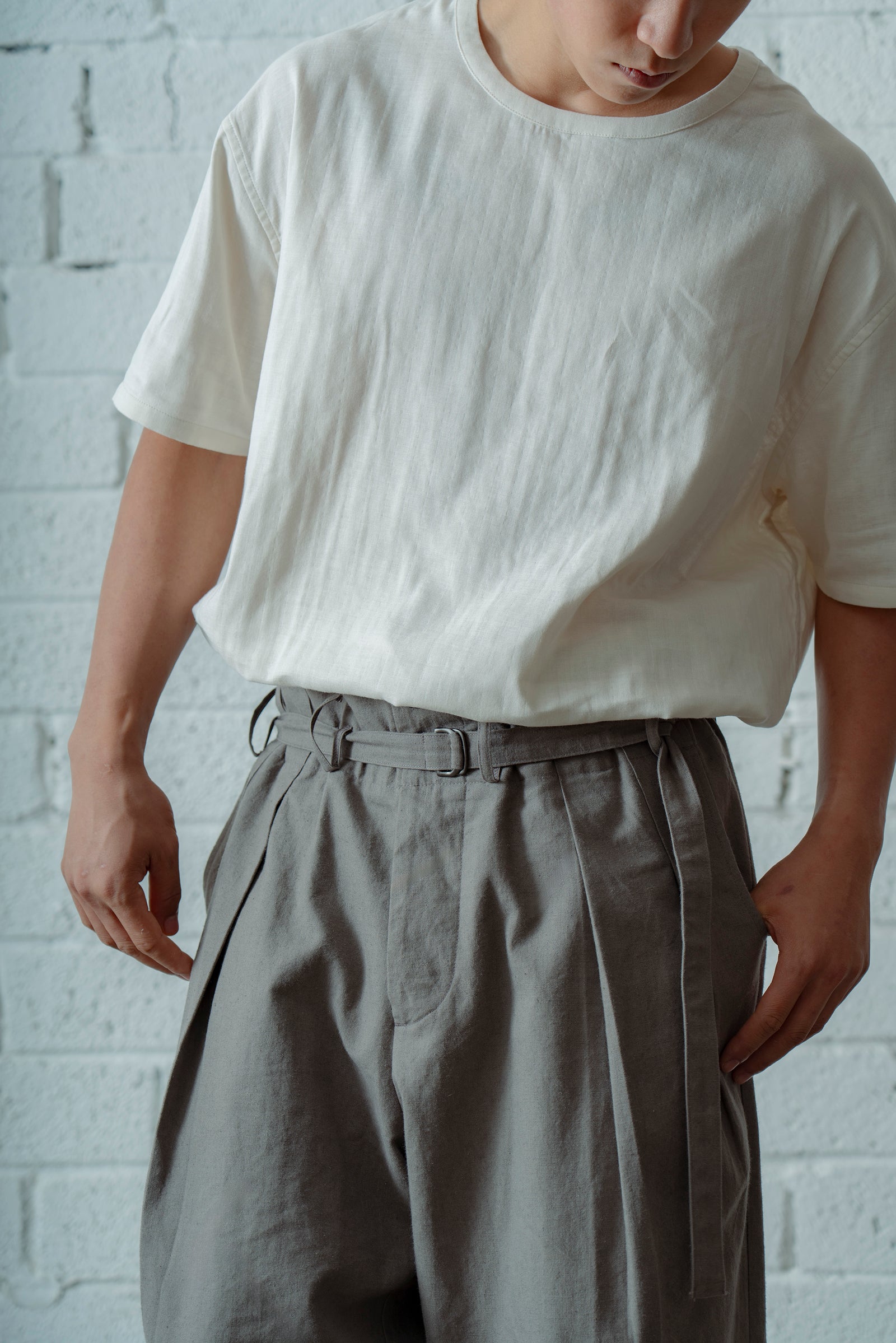 The Belted Hollywood Trousers - Greige