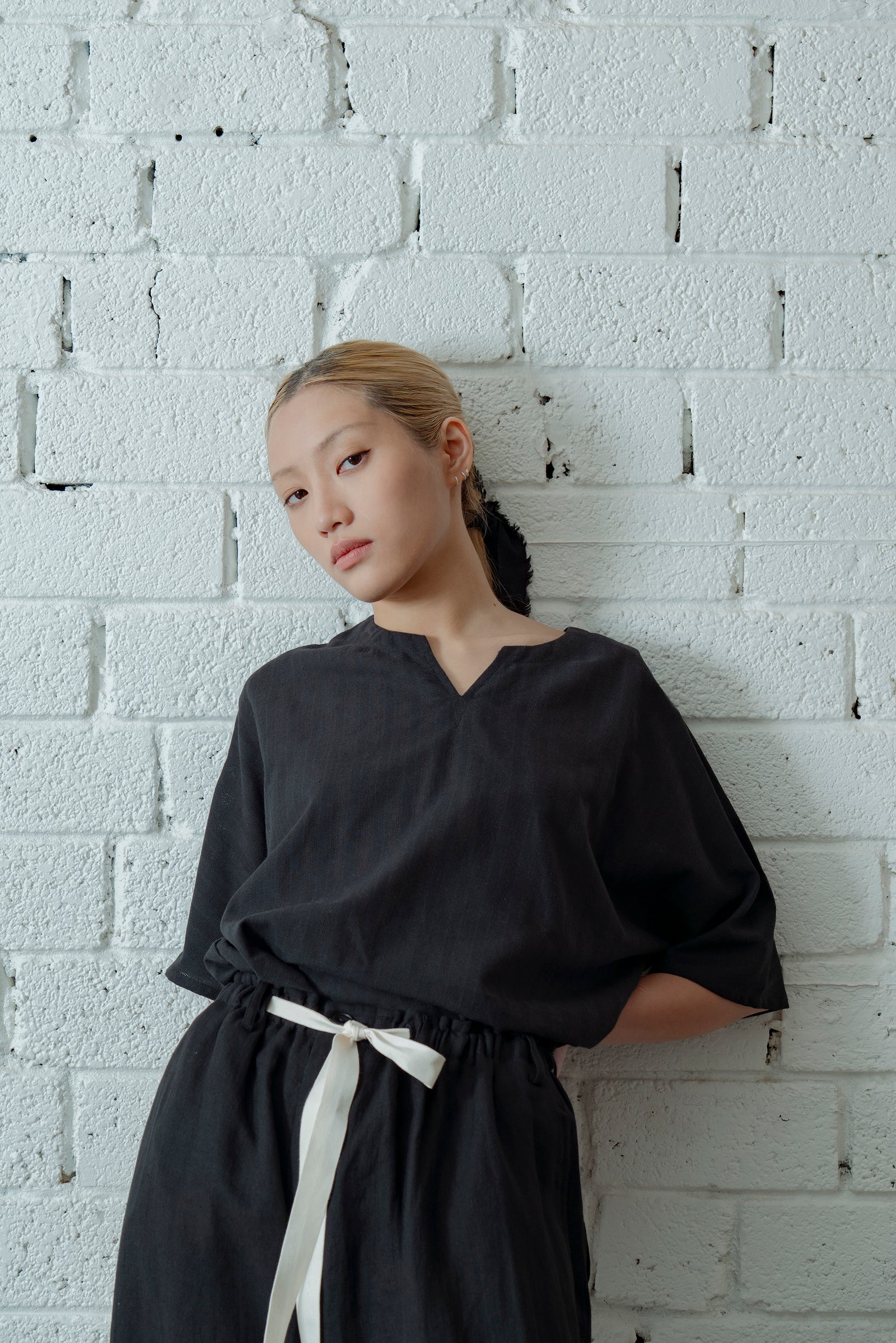 The Split Neck Top - Black