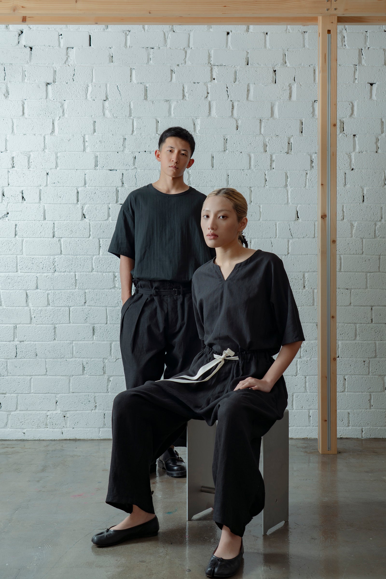 The Split Neck Top - Black