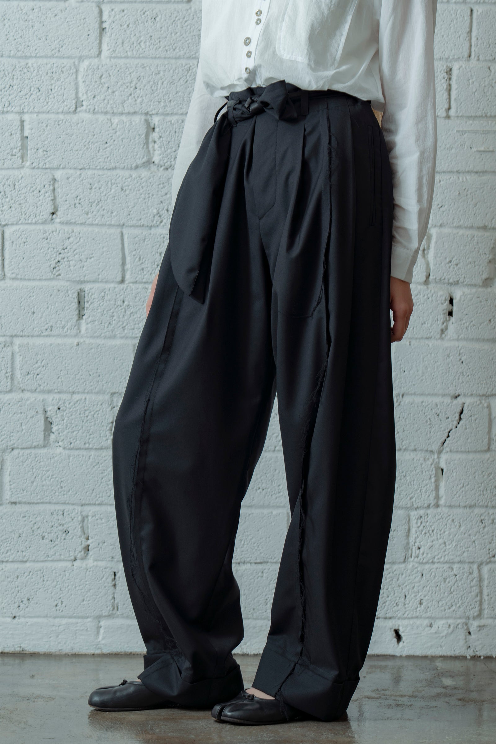 The Frayed Trousers - Black
