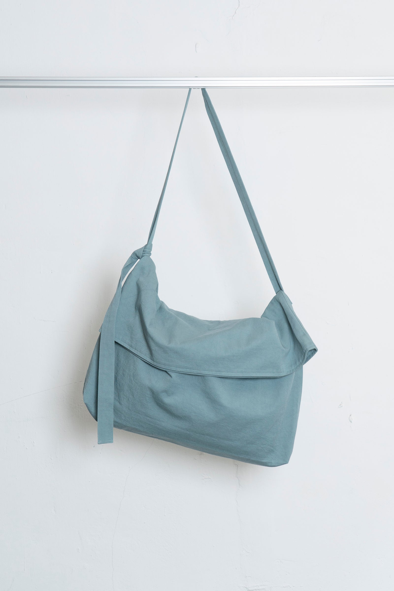 The Messenger Bag - Cloud Blue