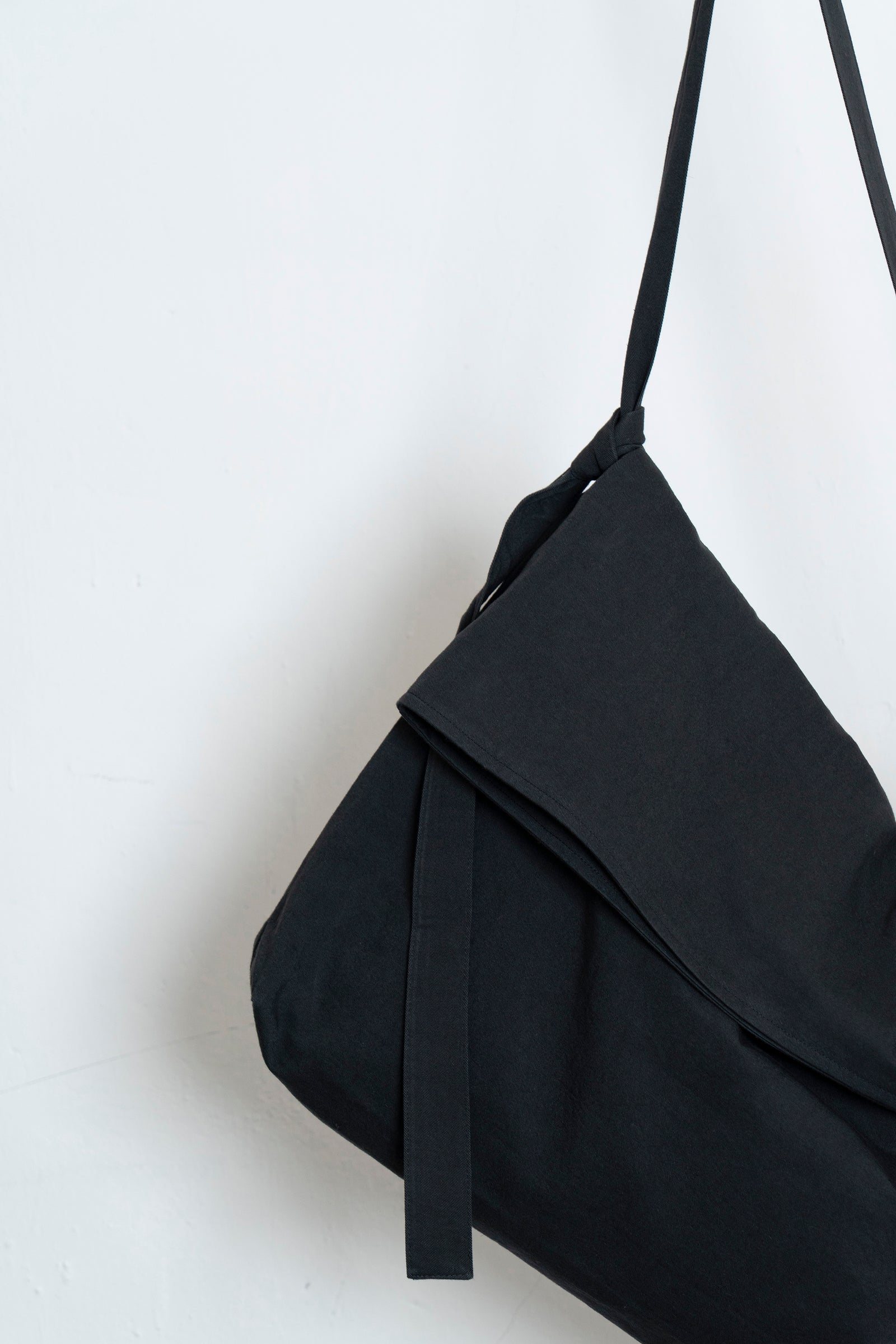 The Messenger Bag - Black