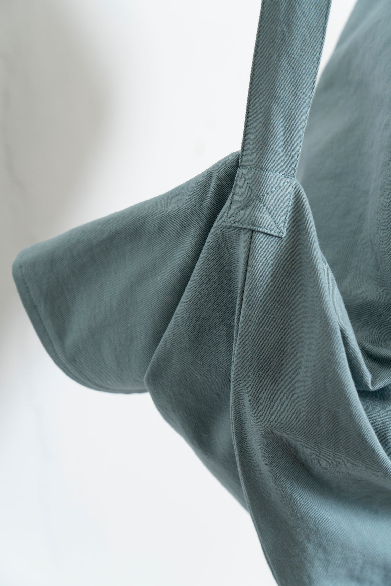 The Messenger Bag - Cloud Blue