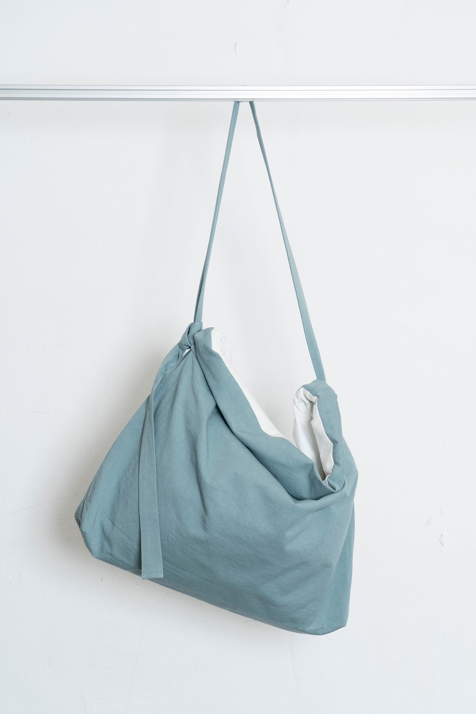 The Messenger Bag - Cloud Blue
