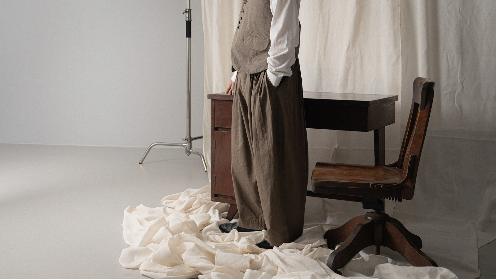 The Pleaty Trousers - Khaki