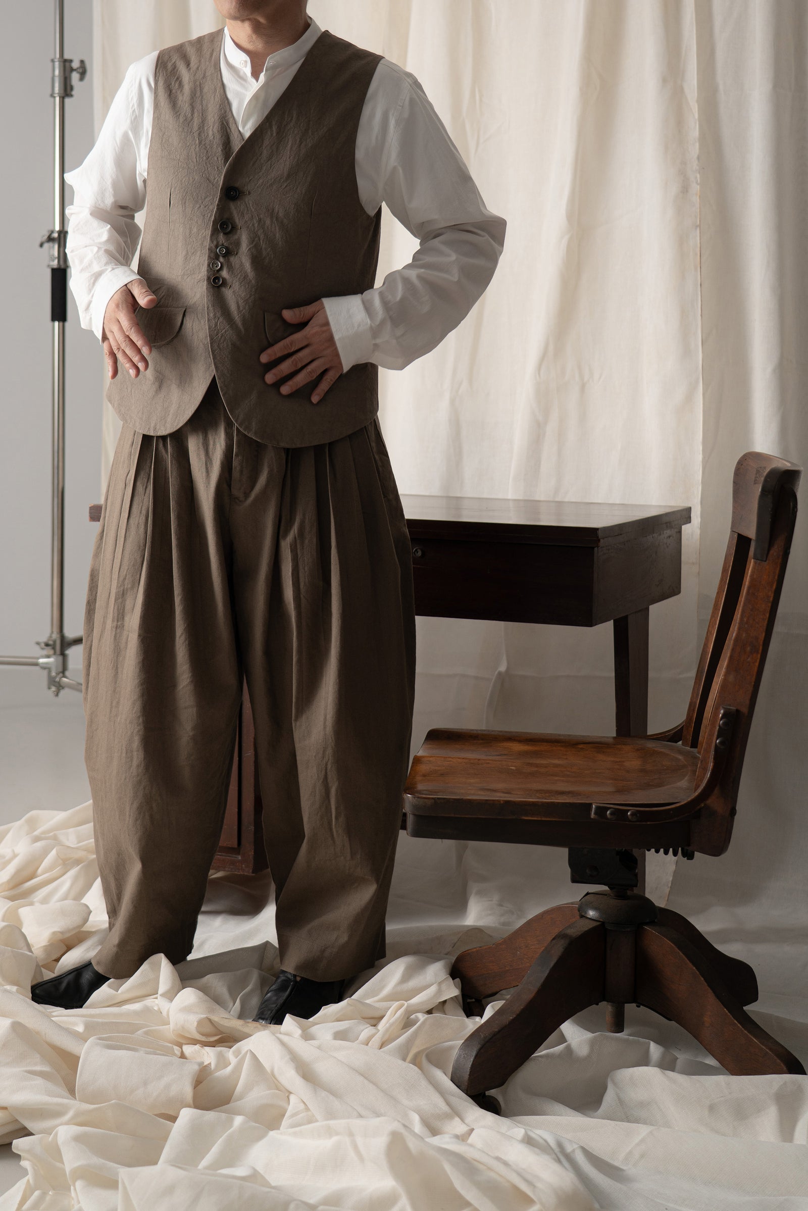 The Pleaty Trousers - Khaki