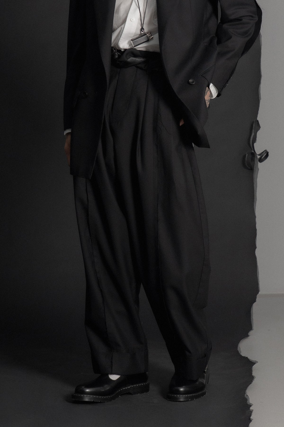 The Frayed Trousers - Black