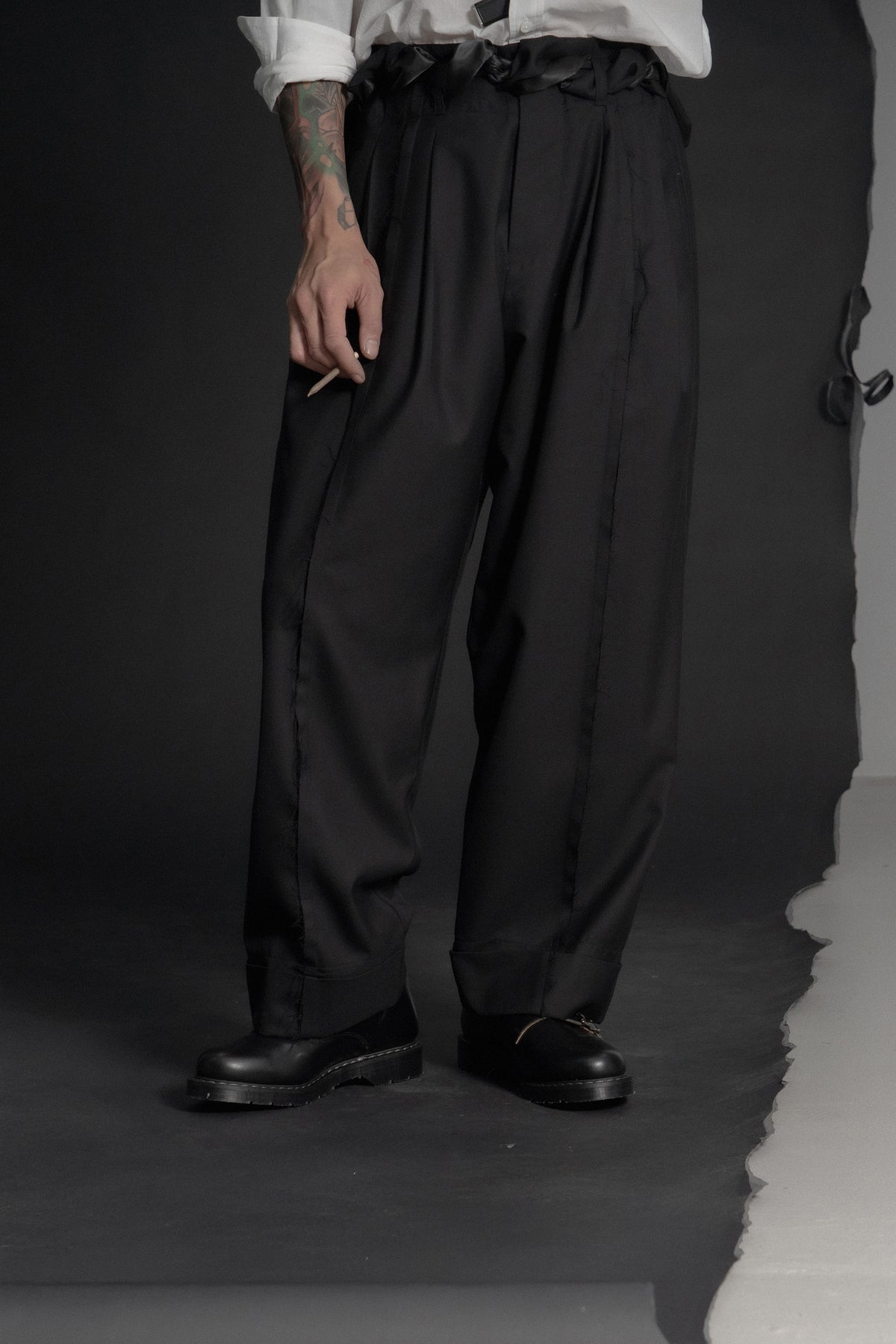 The Frayed Trousers - Black