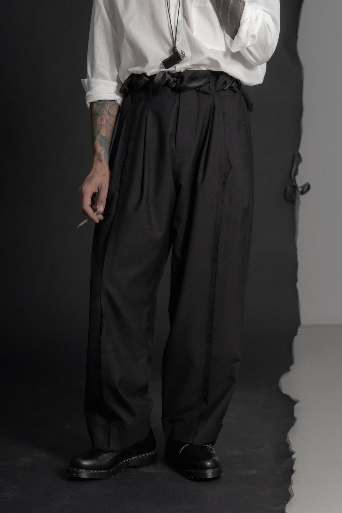 The Frayed Trousers - Black
