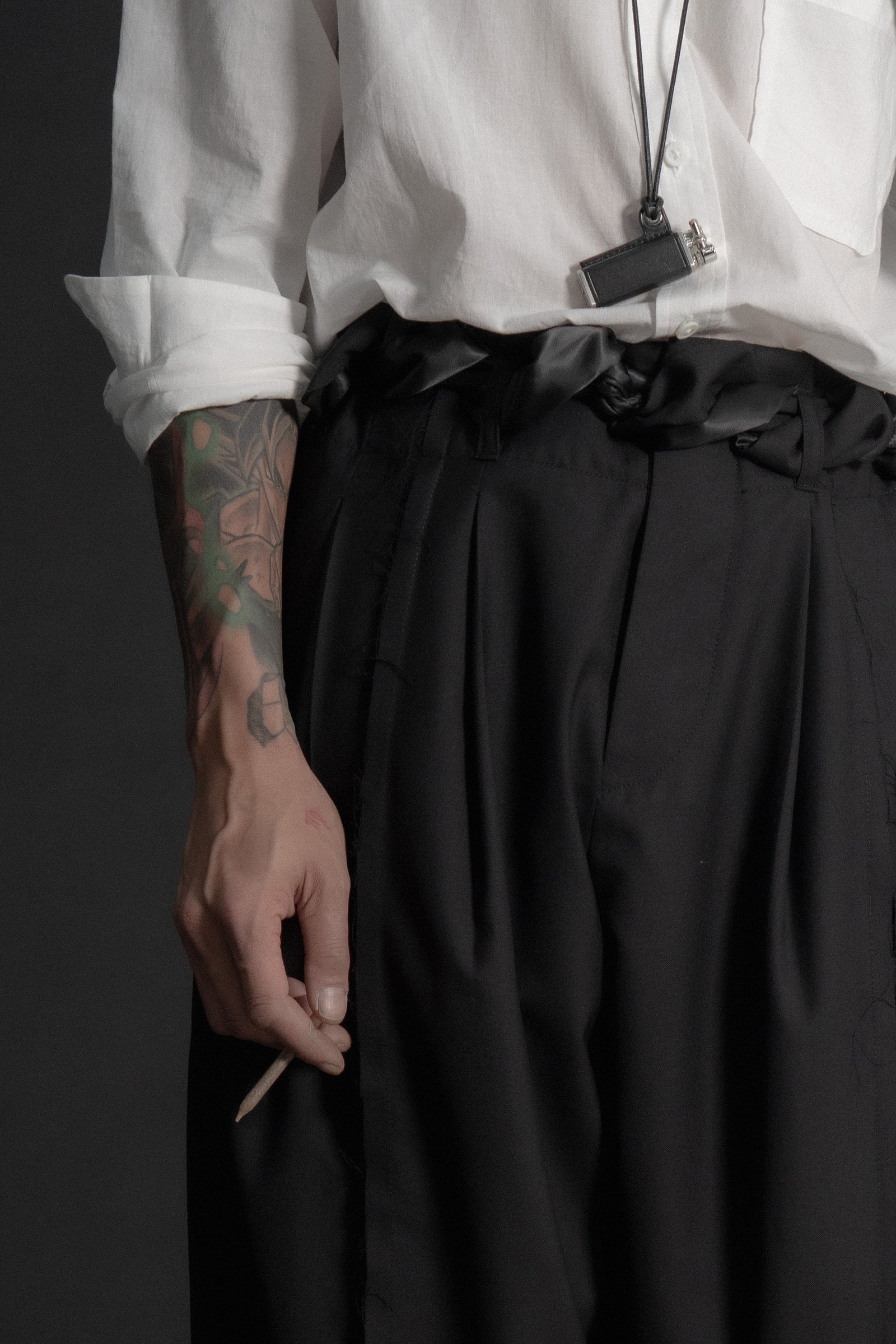 The Frayed Trousers - Black