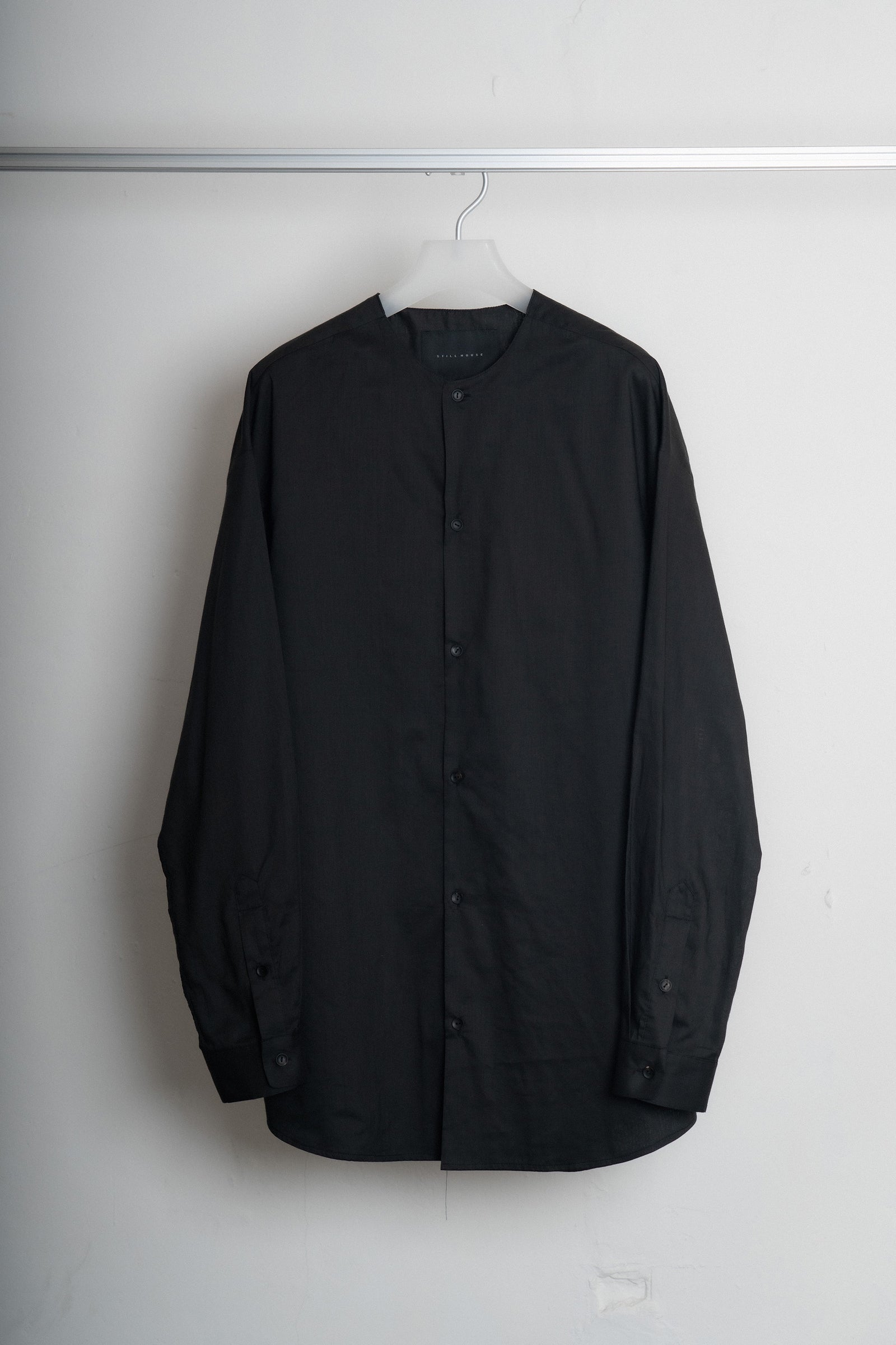 The Collarless Shirt - Black