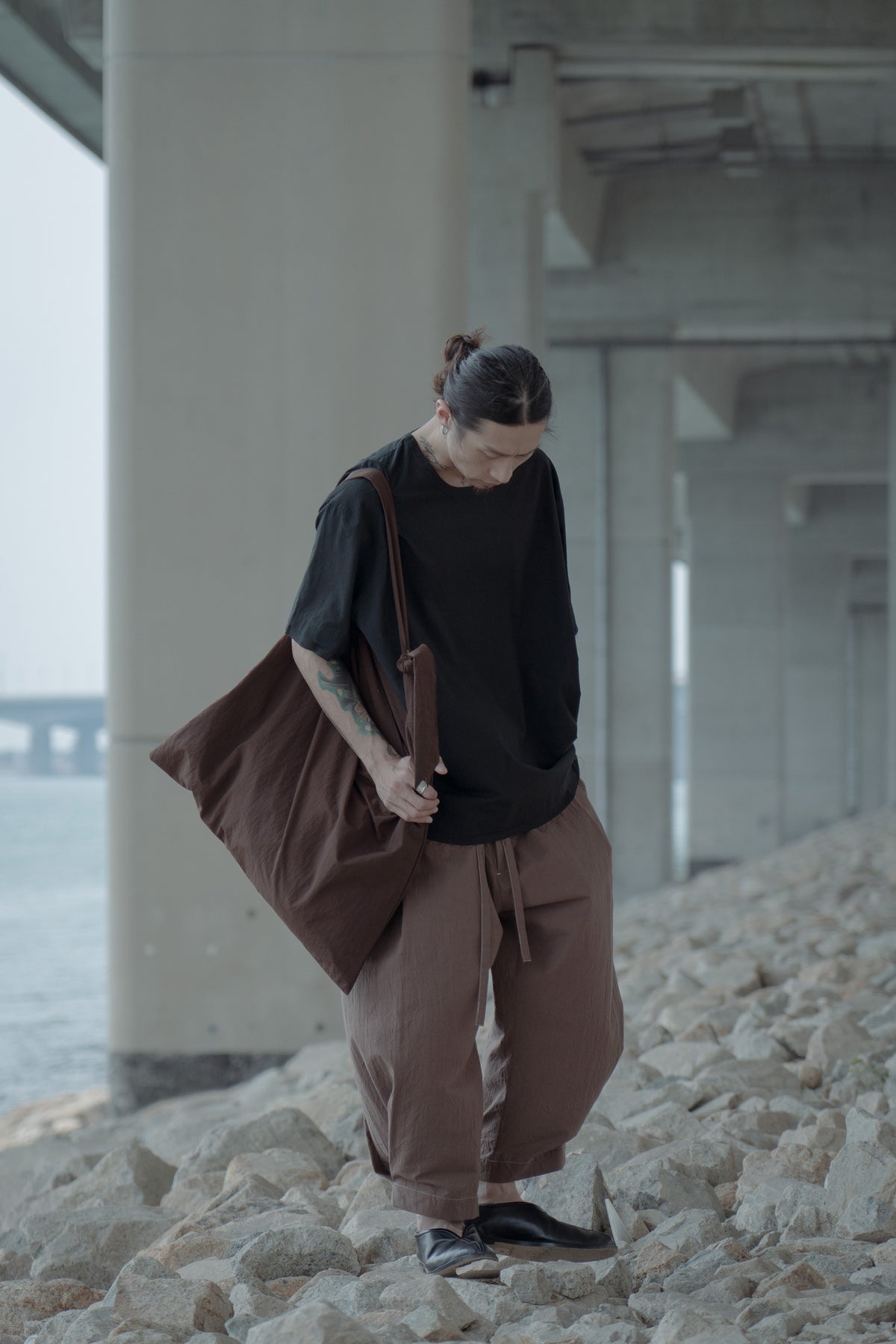 The Big Tote - Raisin