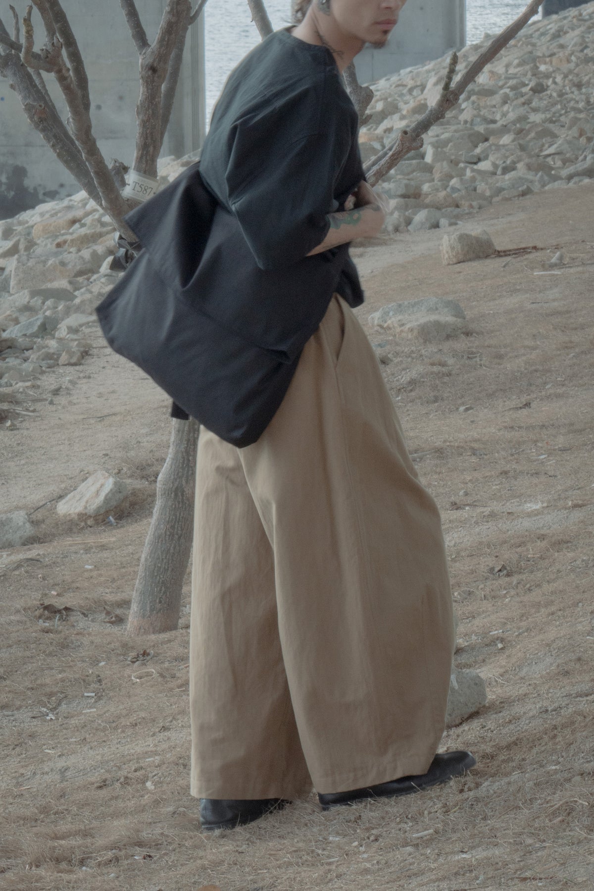 The Messenger - Black