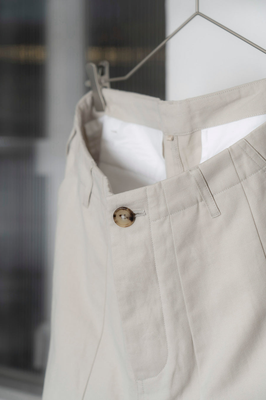 The Hem Darts Pants - Beige