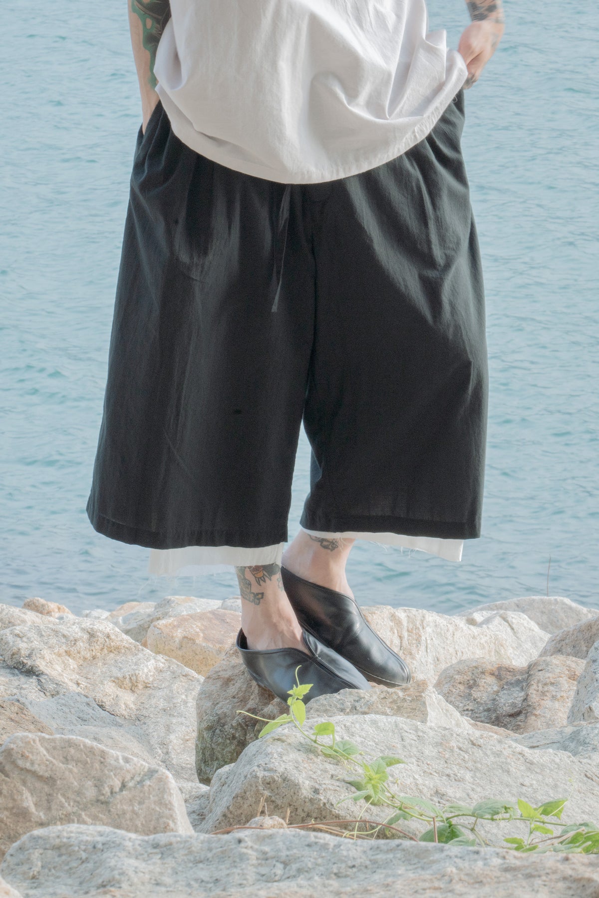 The Frayed Layer Pants - Black