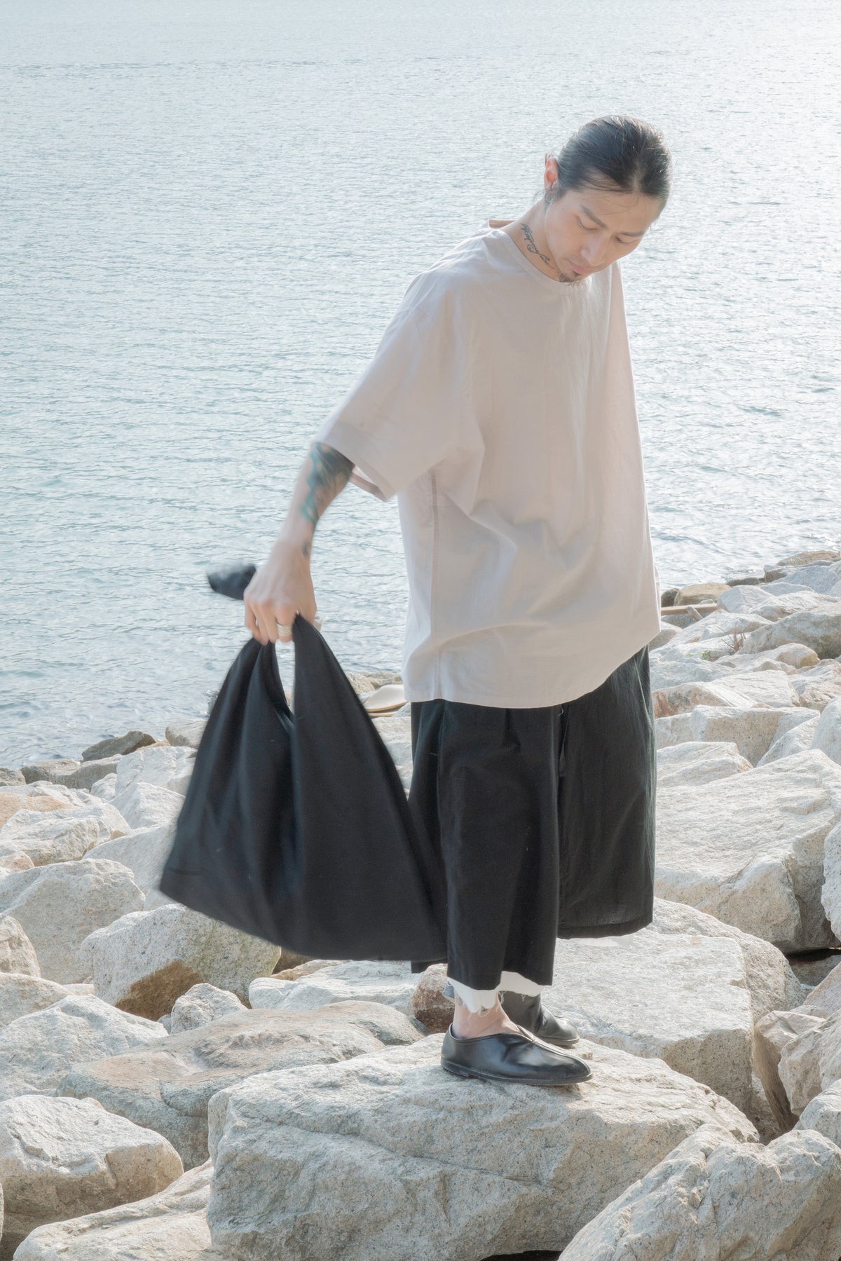 The Frayed Layer Pants - Black