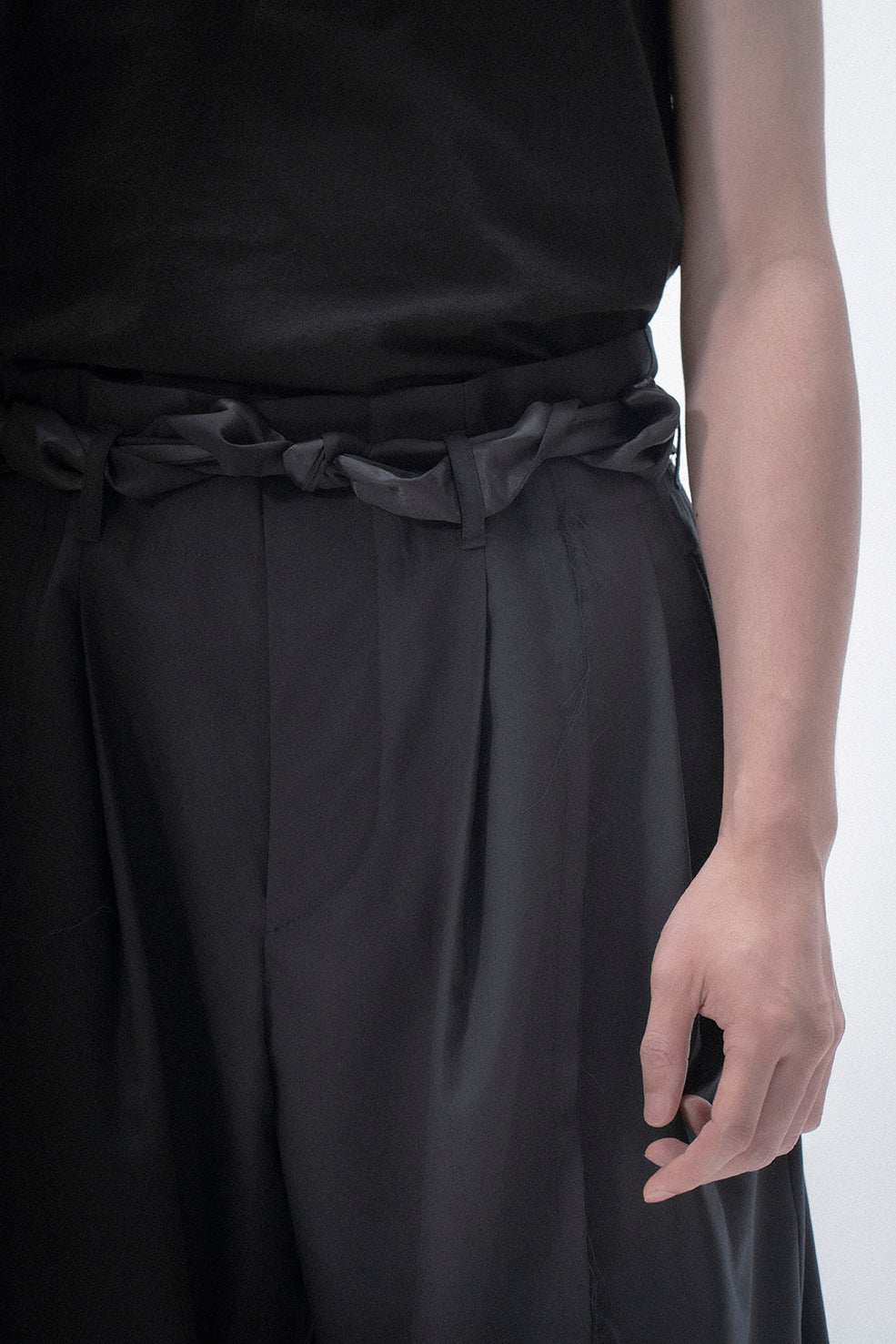 The Frayed Trousers - Black