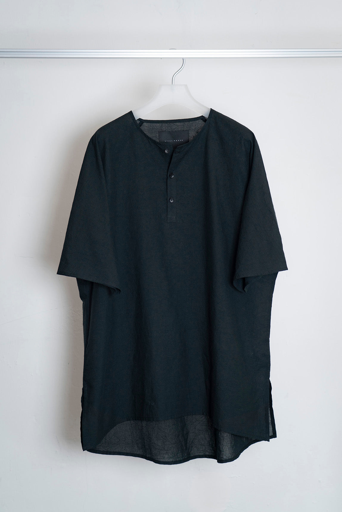 The Woven Henley - Black