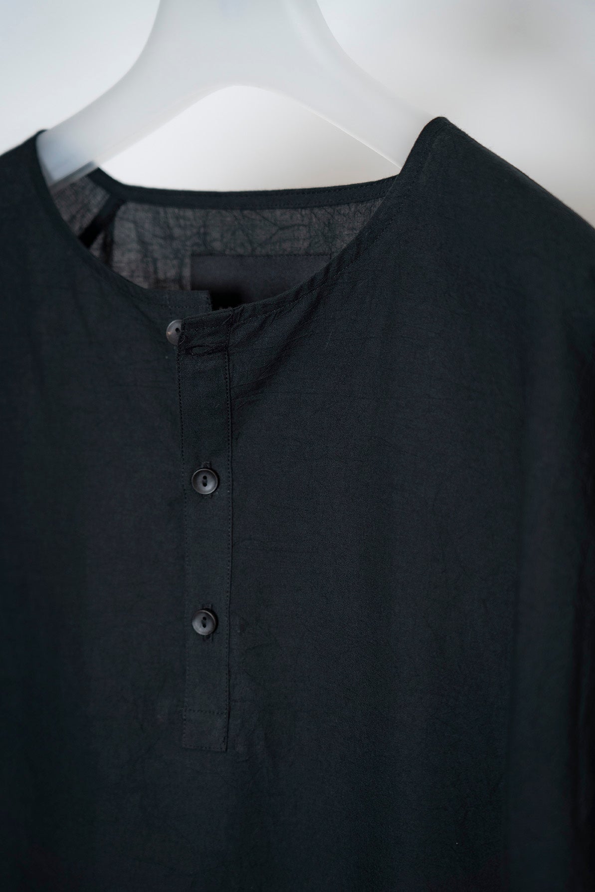 The Woven Henley - Black