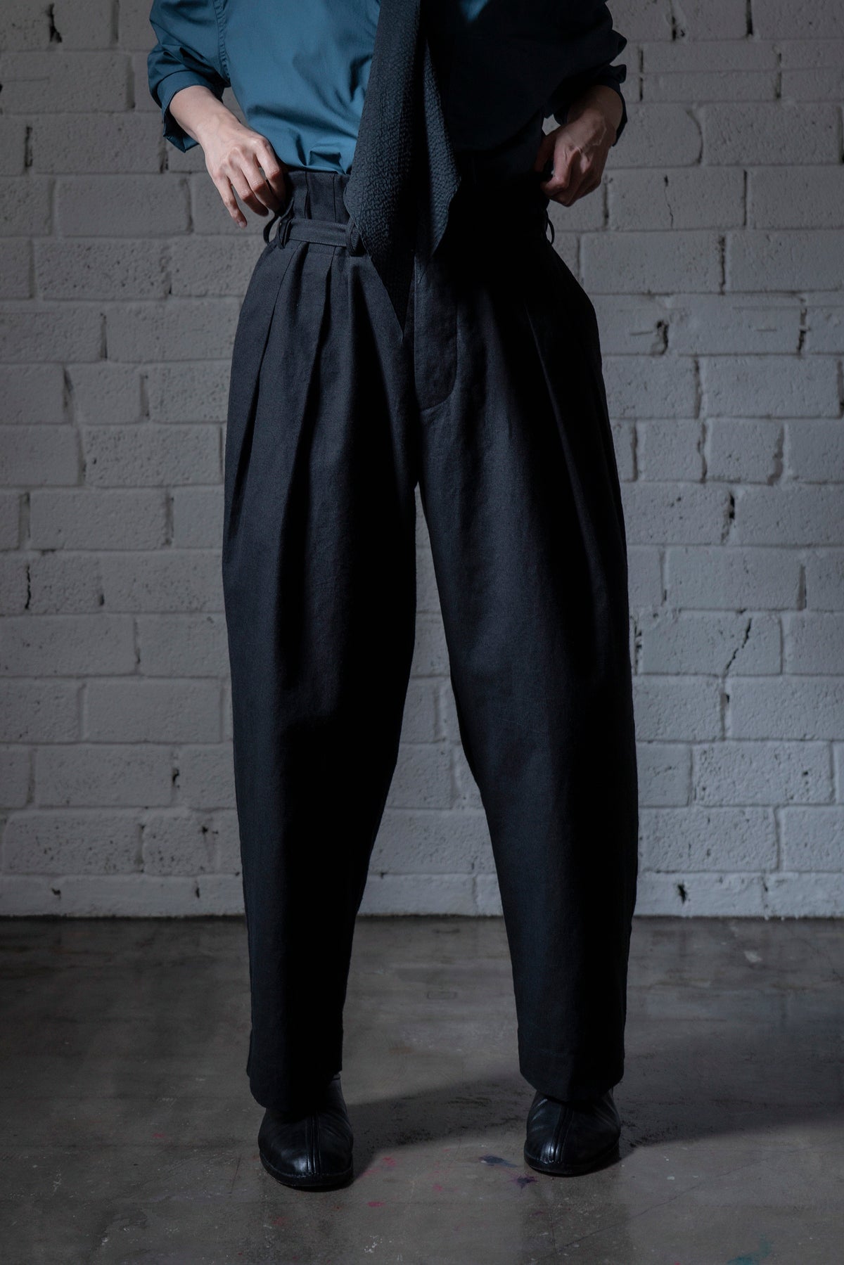 The Belted Hollywood Trousers - Black