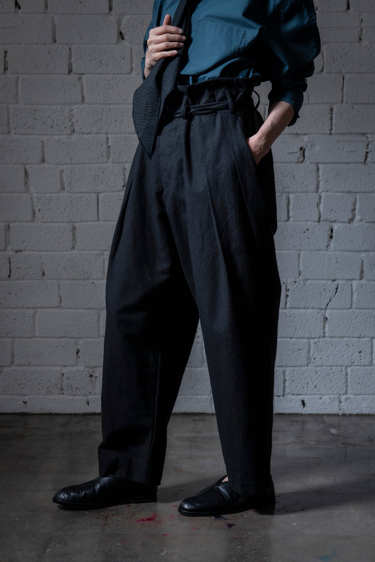 The Belted Hollywood Trousers - Black
