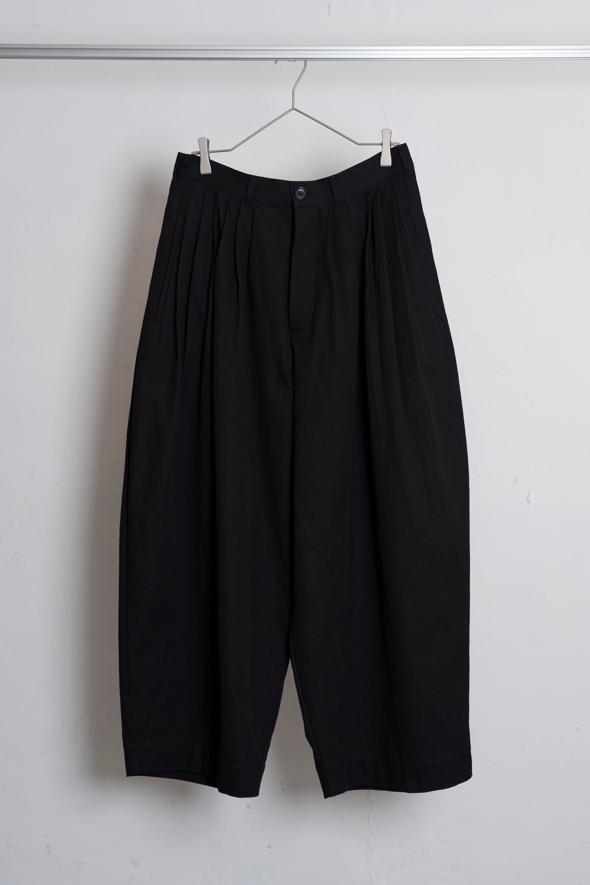 The Pleaty Trousers - Black