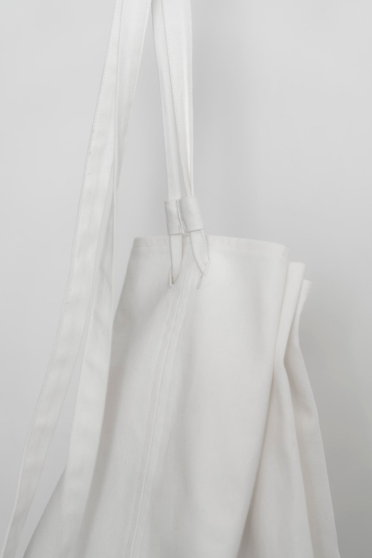 The Canvas Duffle - White