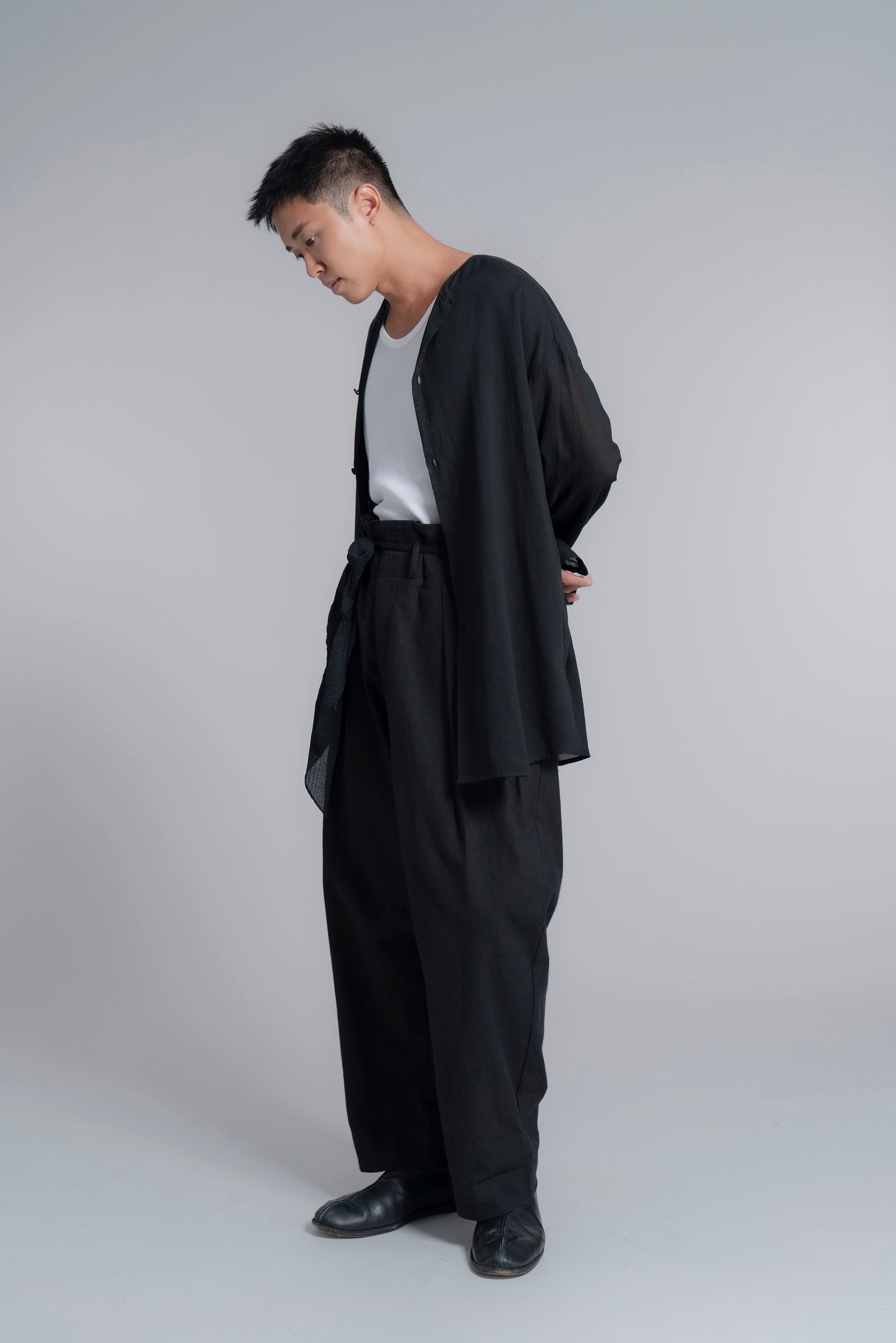 The Collarless Shirt - Black