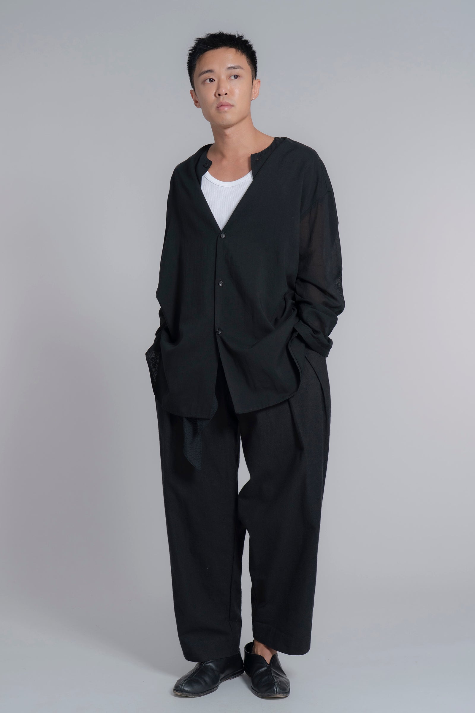 The Collarless Shirt - Black