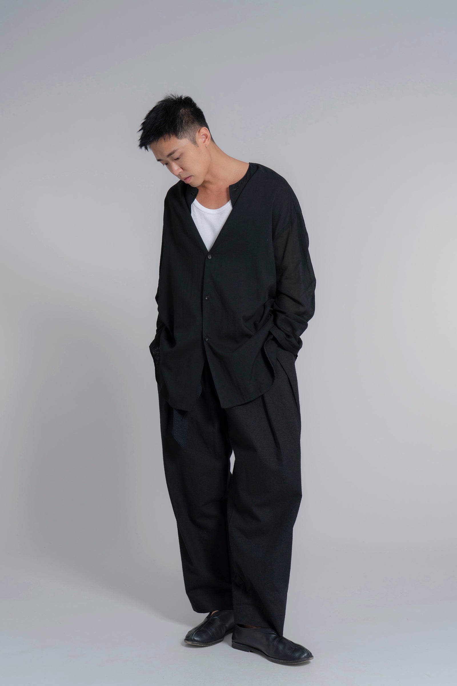 The Collarless Shirt - Black