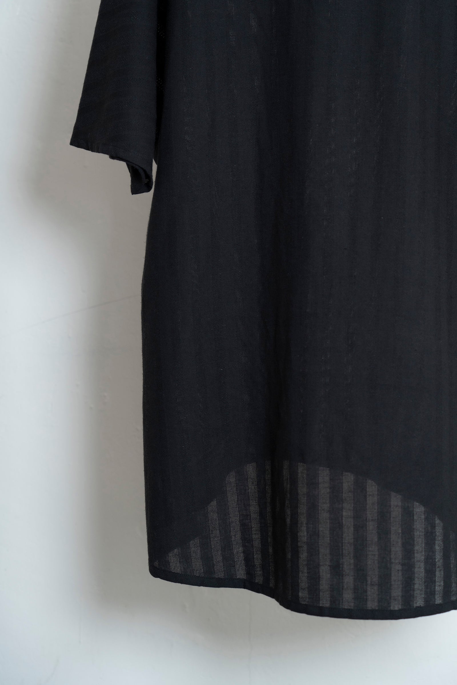 The Split Neck Top - Black
