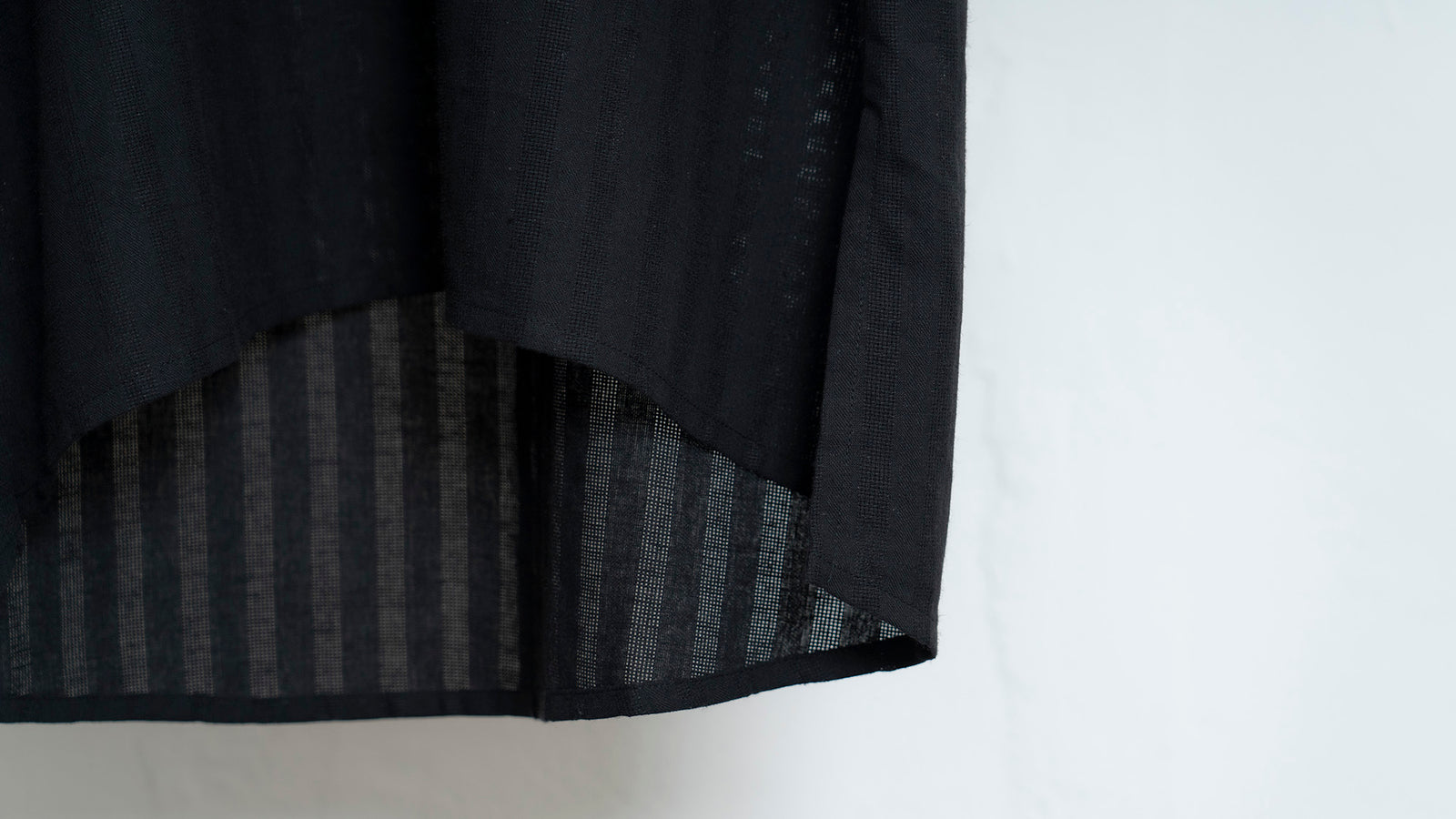 The Split Neck Top - Black