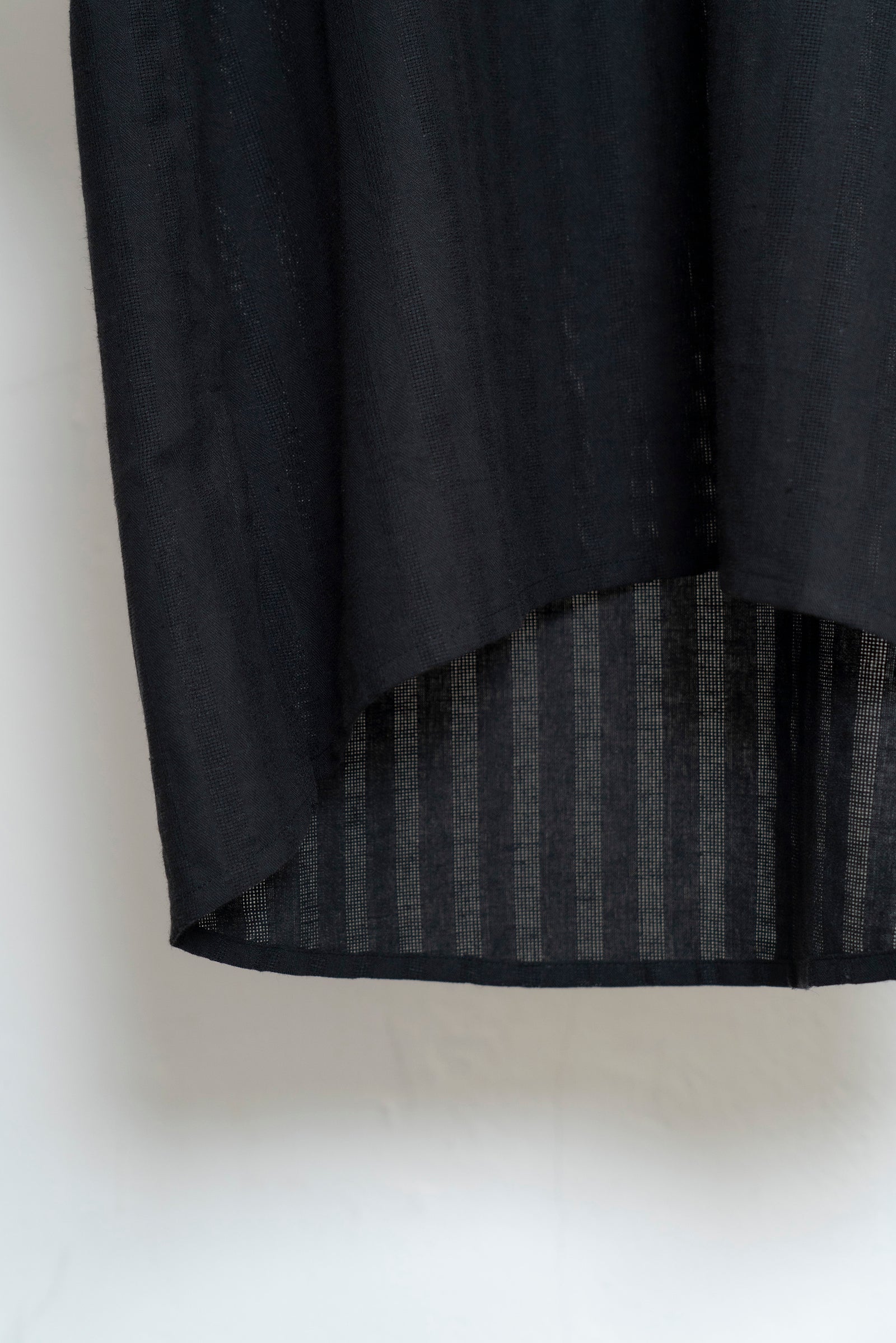 The Split Neck Top - Black