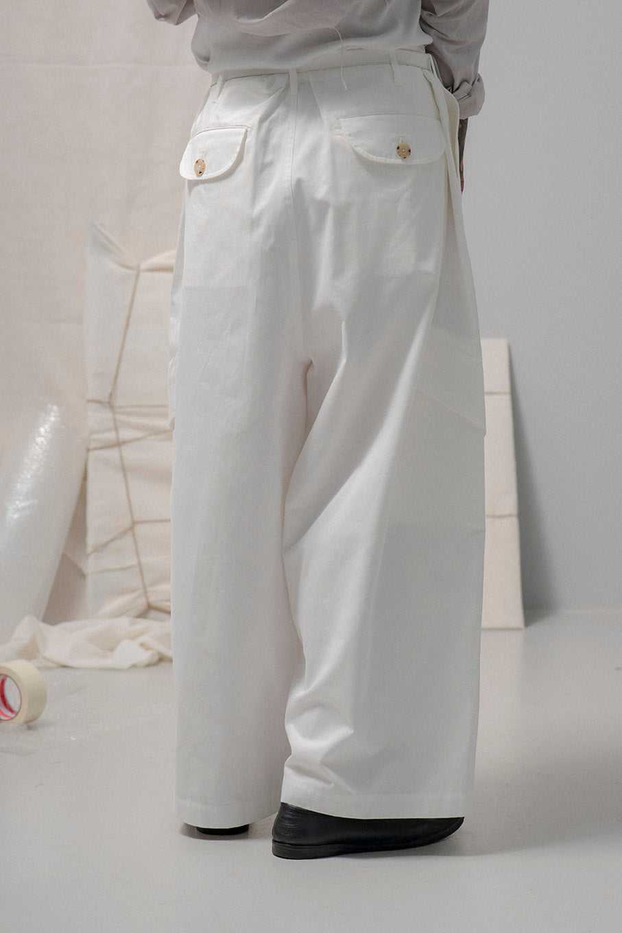 The Cargo - White