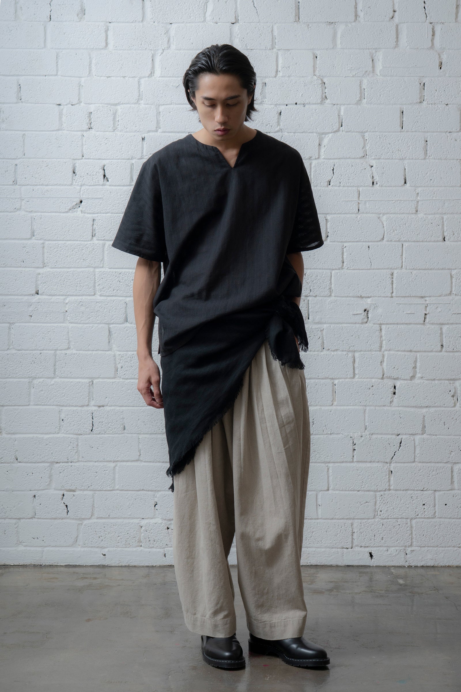 The Split Neck Top - Black