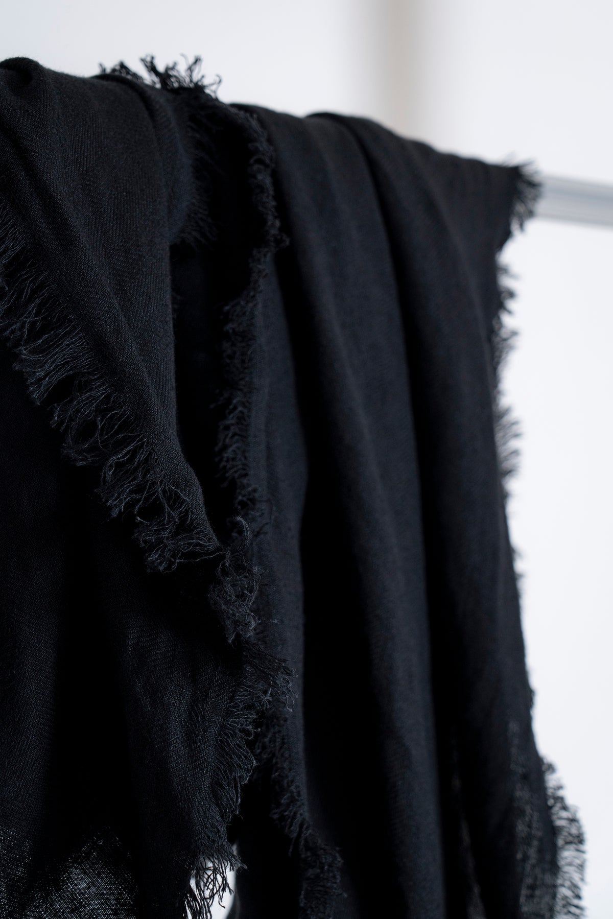 The Linen Scarf - Black