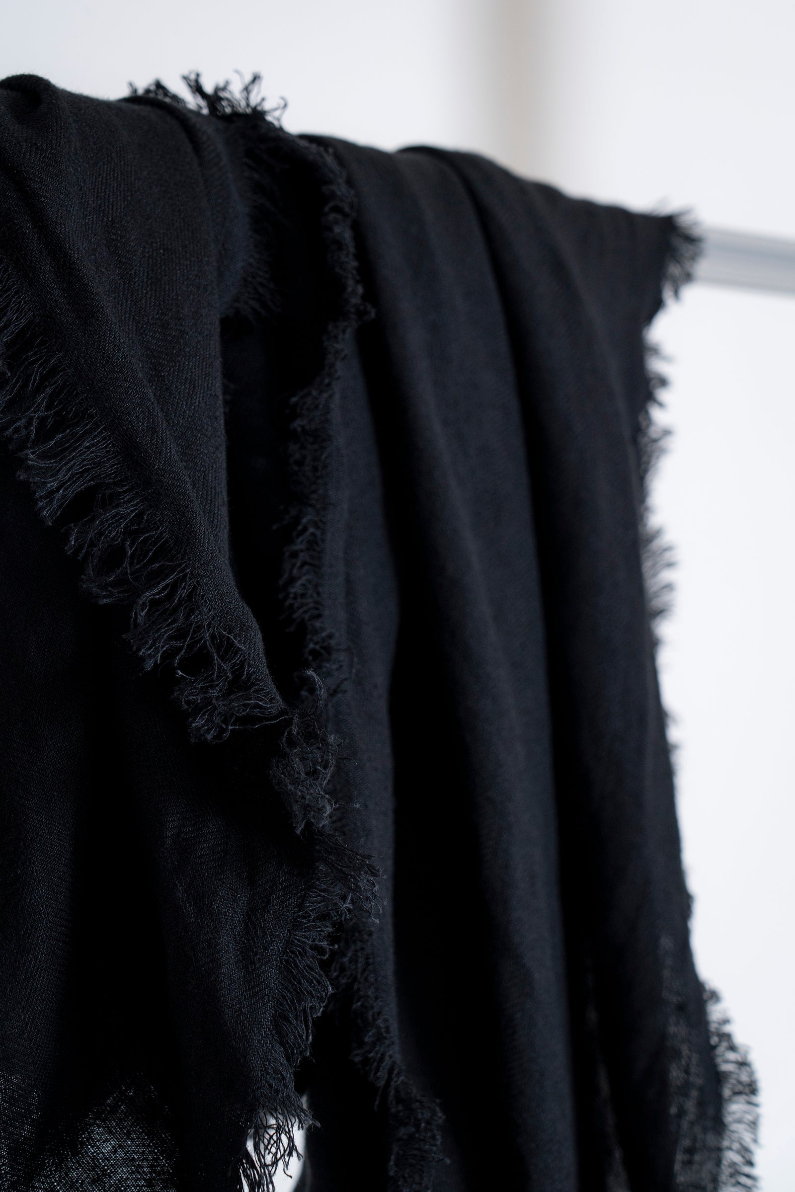 The Linen Scarf - Black