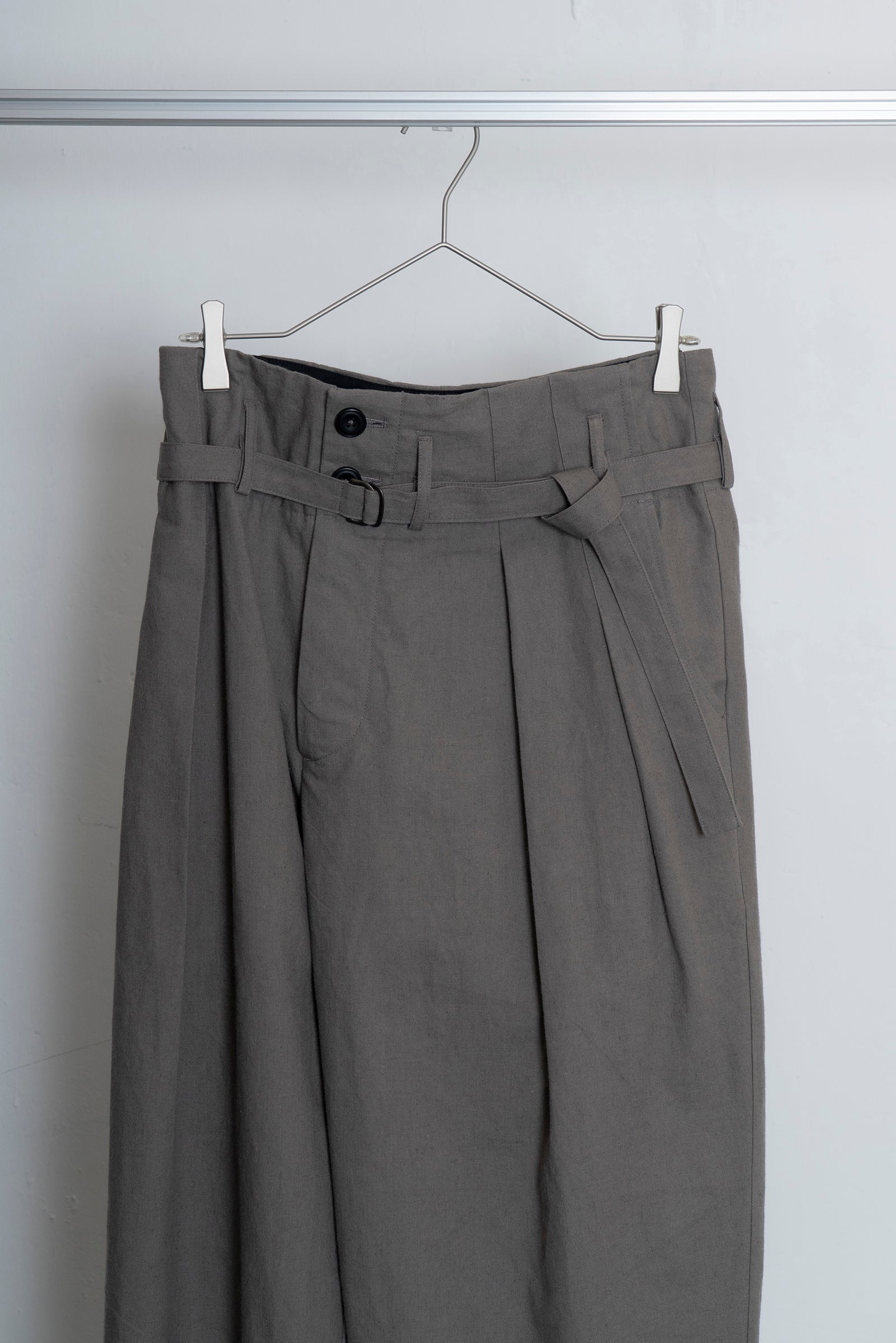 The Belted Hollywood Trousers - Greige