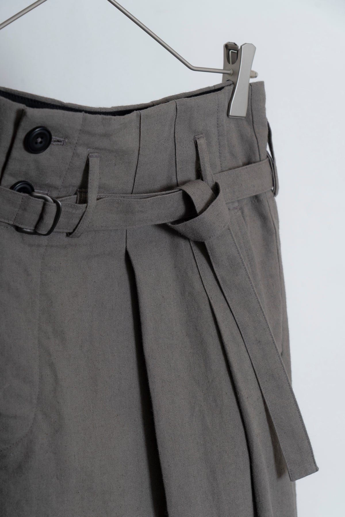 The Belted Hollywood Trousers - Greige